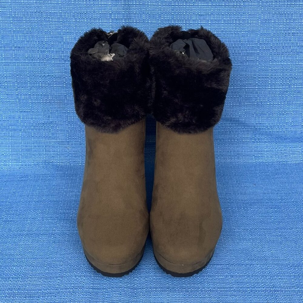 DKNY Nadra Wedge Booties Camo Green | 8